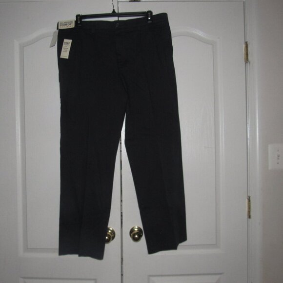 NWT DOCKERS Classic Fit Pleated Easy Khaki Comfort Waistband Navy Pants Size W40 - Picture 1 of 9
